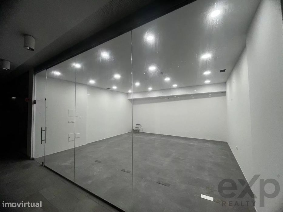 Loja para Arrendamento no Edifício Santa Cruz Shopping – Oportunidade