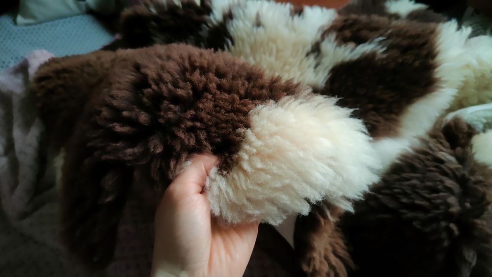 Futro dywan dywanik z futra narzuta na tapczan łóżko sofę miękka