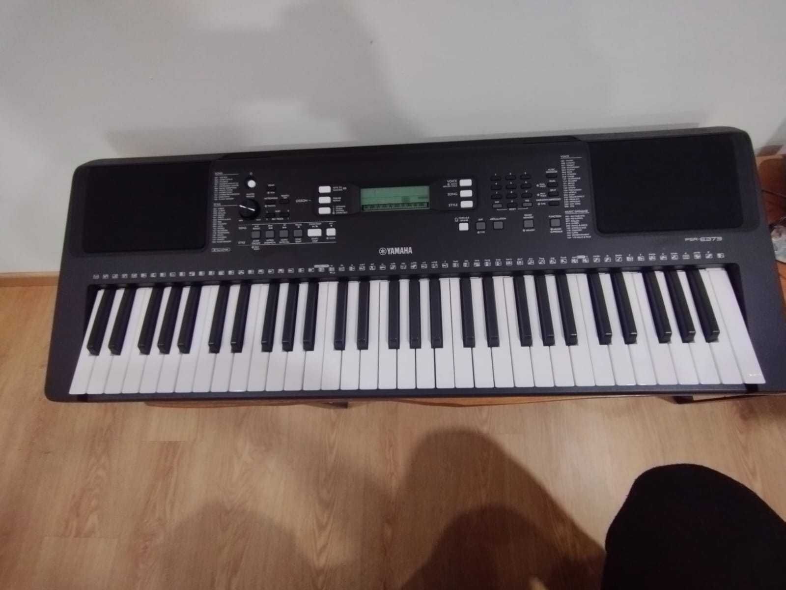 Teclado YAMAHA PSR-E373 novo