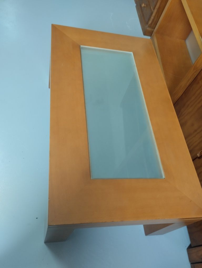 Mesa de centro em madeira maciça