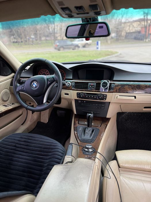 Продам BMW E90 2.5 бензин