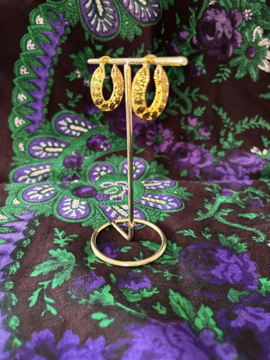 Argolas vintage douradas