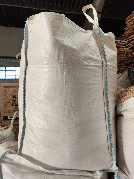 Big bags de serrim e fitas de pinho