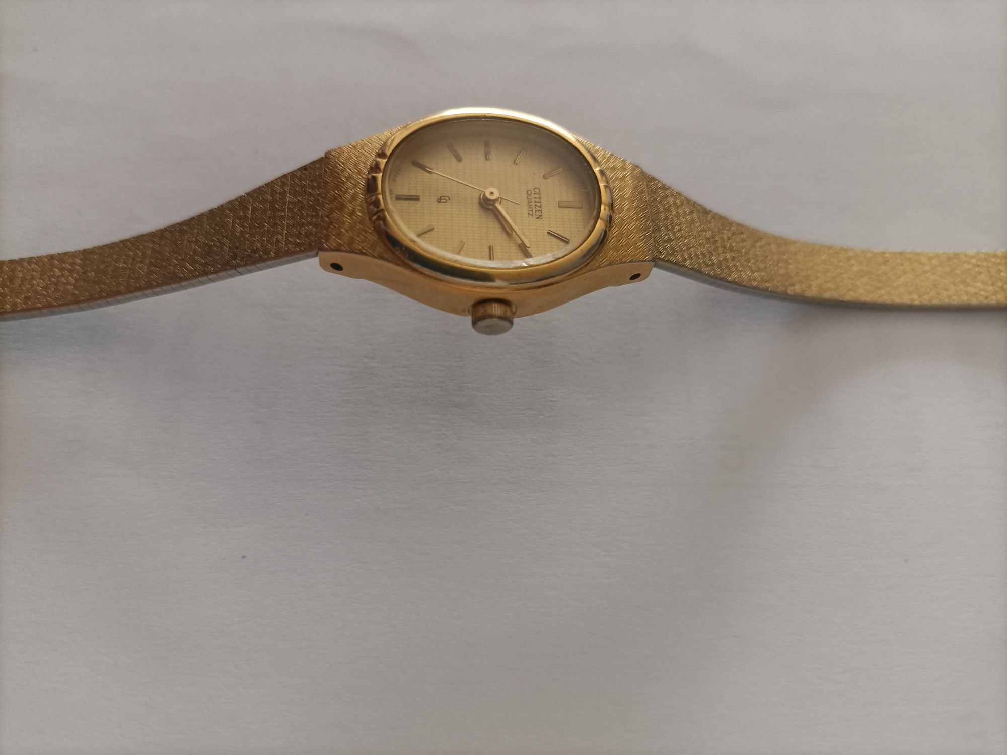 Relógio Citizen de quartzo com Lady bracelete e mostrador oval