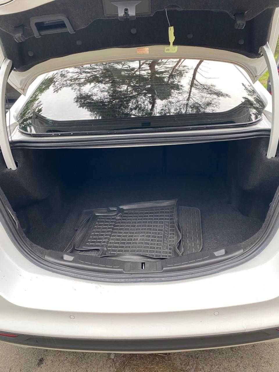 Ford Fusion. 2013, 1.6, 145000 км.