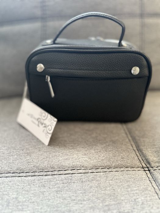 Чорна жіноча сумочка