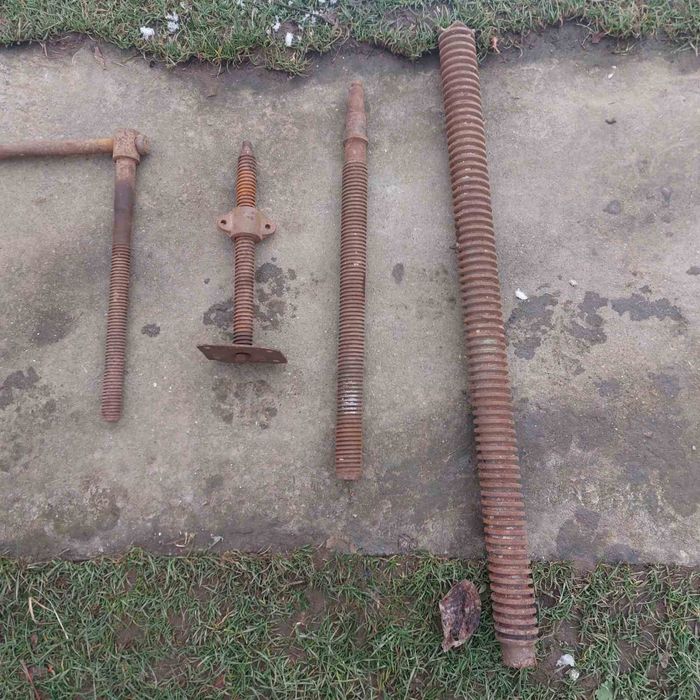 Продаються  різьби для преса