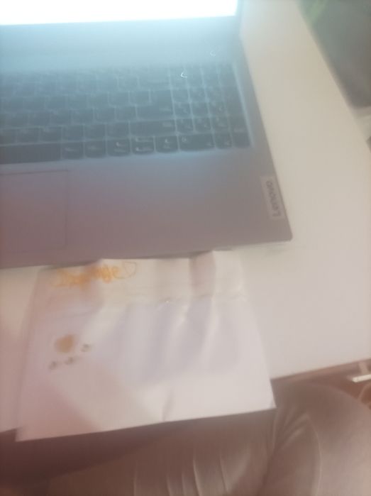 W panterkę z kolczykami charmsy