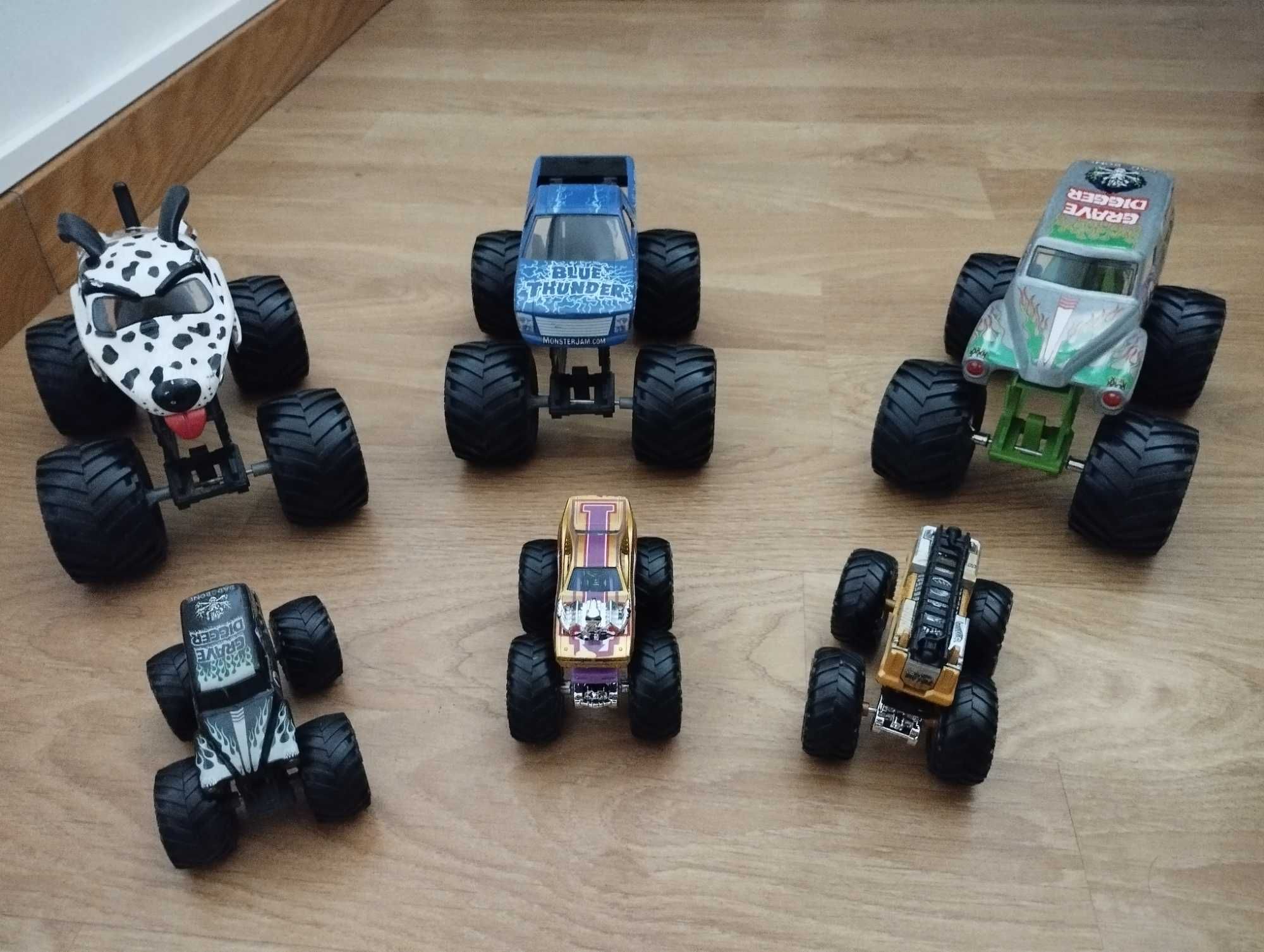 Brinquedos em 2a mão- Faísca McQueen, Monster Truck e DVD's