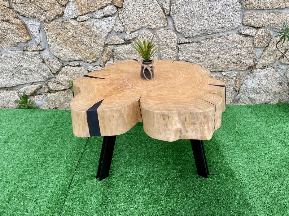 Mesa centro estilo rústica de madeira de cedro e resina epoxy (novo)