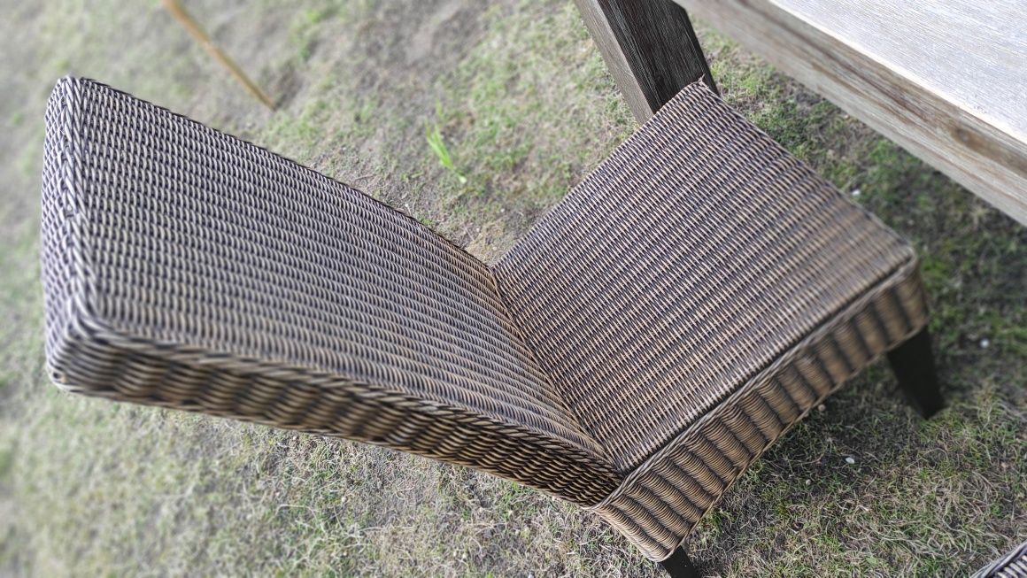 Komplet ogrodowy stół plus krzesła
