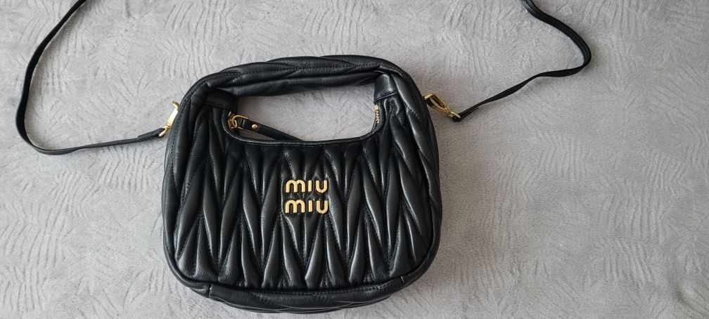 Torebka damska miu miu.