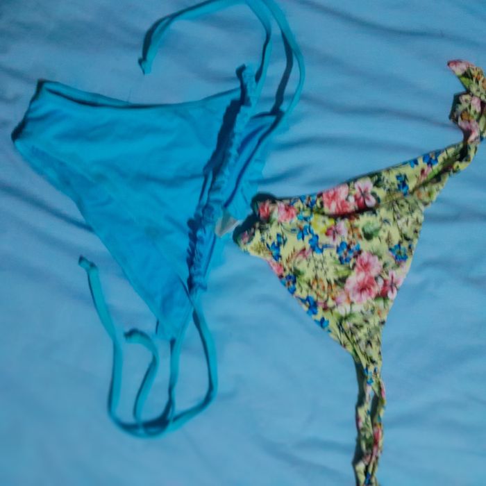 Várias partes de biquínis