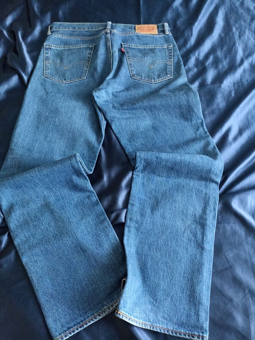 Джинсы Levis  34/32 размер L
