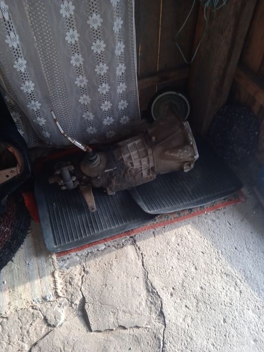 Продам коробку передач 4ступку на ваз 2101 в нормальном состоянії