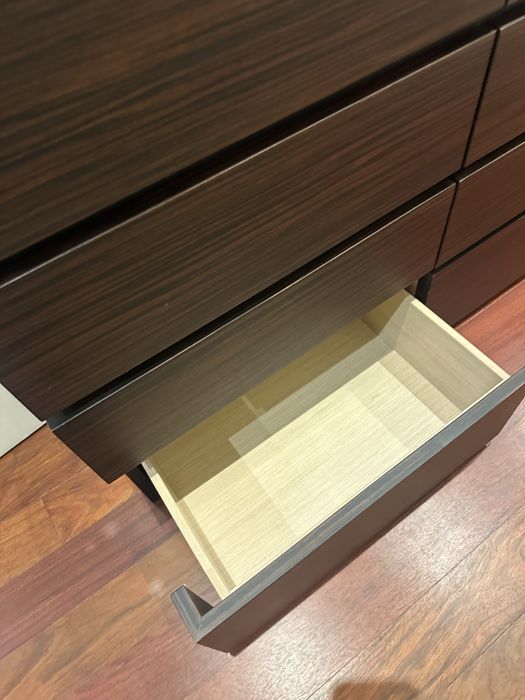 Comoda e mesas de cabeceira usadas