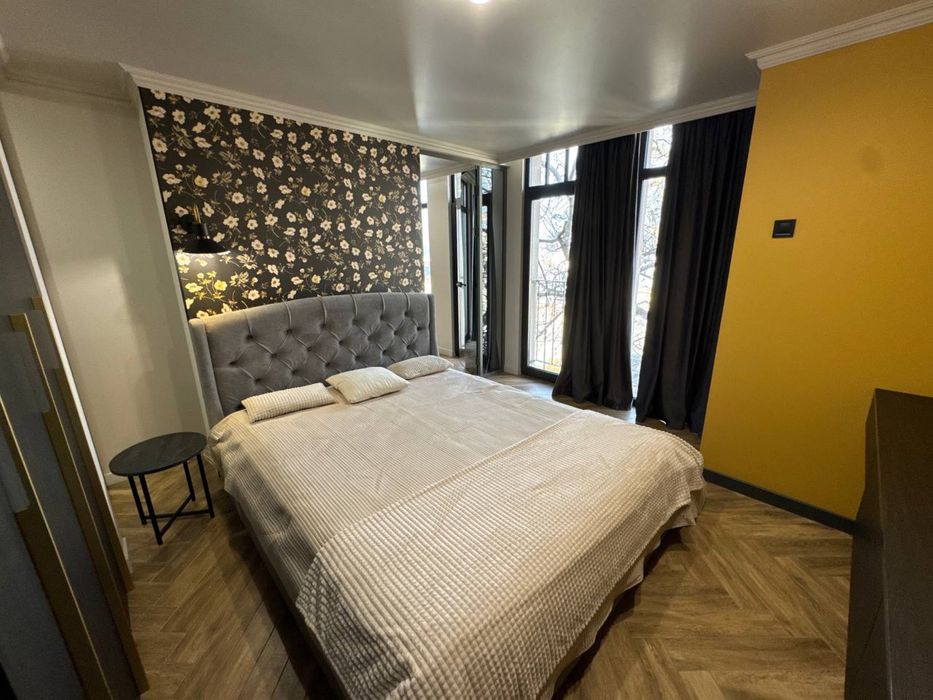 Оренда автономного VIP пентхауса в центрі міста з терасою