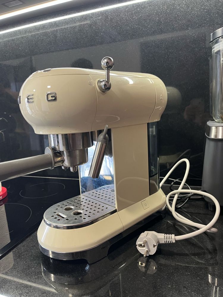 Máquina de café expresso da Smeg