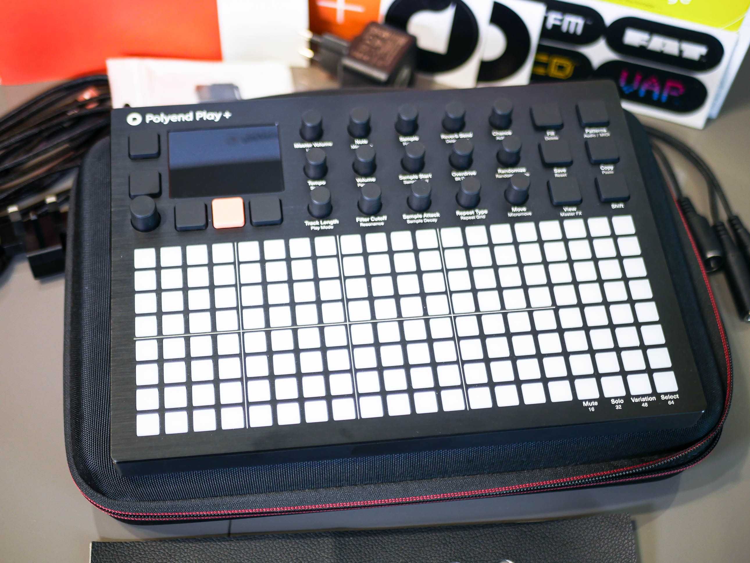 POLYEND Play PLUS Groovebox + jak nowy, DODATKI! syntezator sampler