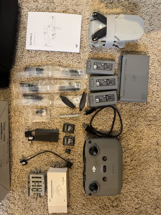 DJI mini 2 dron, 3 baterie, 2 karty SD (128GB i 32GB), jak nowy
