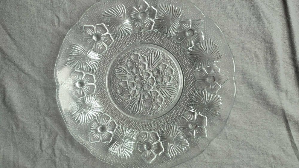 Duży talerz szklany, patera - wzór Bratki  z Ząbkowic, kwiatowy wzór