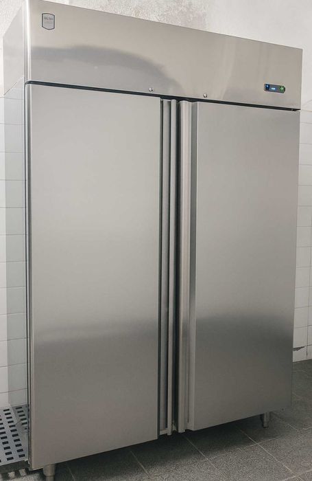 Congelador Profissional Vertical 2 Portas – 940L | Excelente Estado