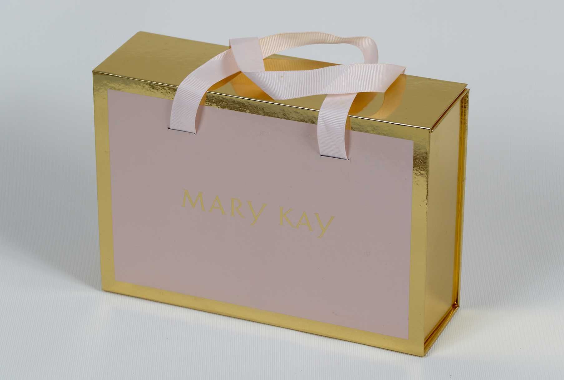 Подарункова коробка від Mary Kay