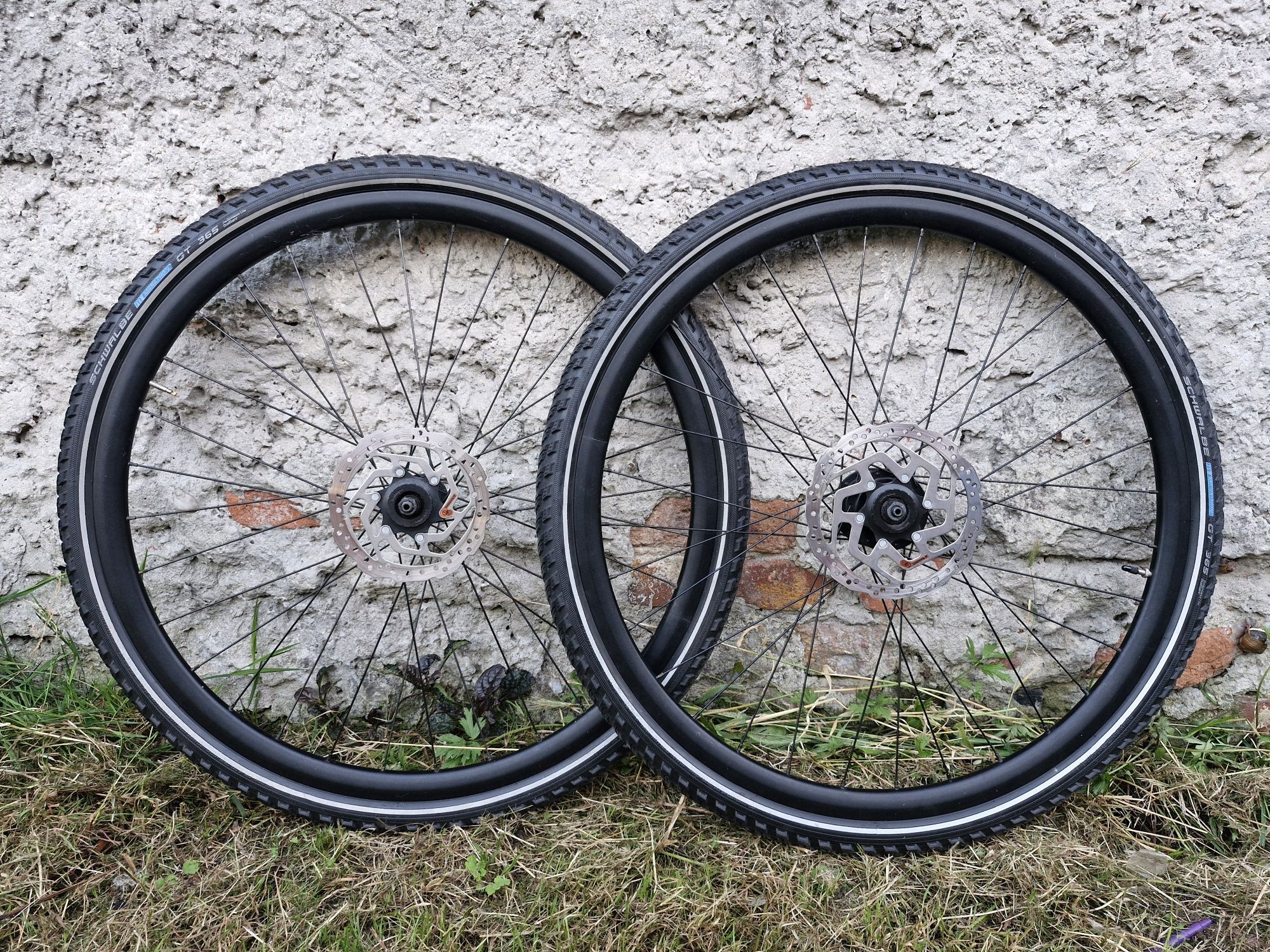 Koła 28" Shimano Schwalbe Komplet Tarcze Dynamo Trekking Gravel 28x1.5
