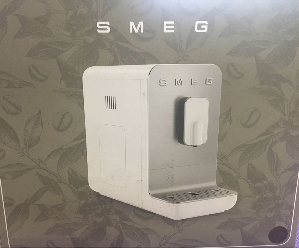 Автоматическая кофемашина SMEG