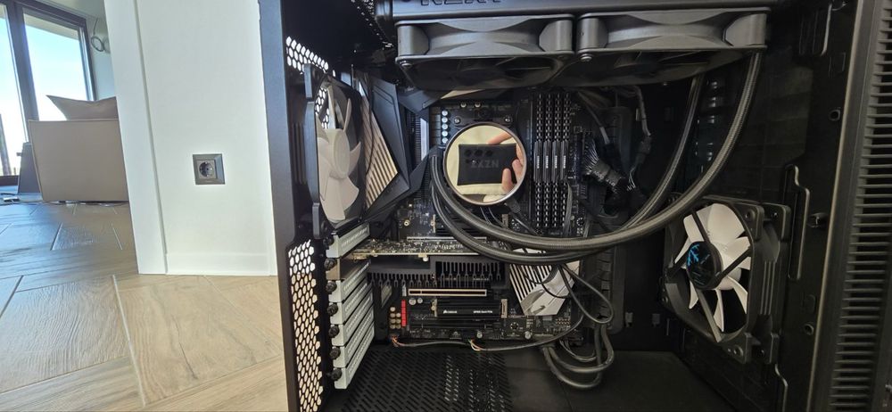 Ryzen 9 3900X / 128GB RAM / 6TB NVMe / Fractal / Platinum PSU