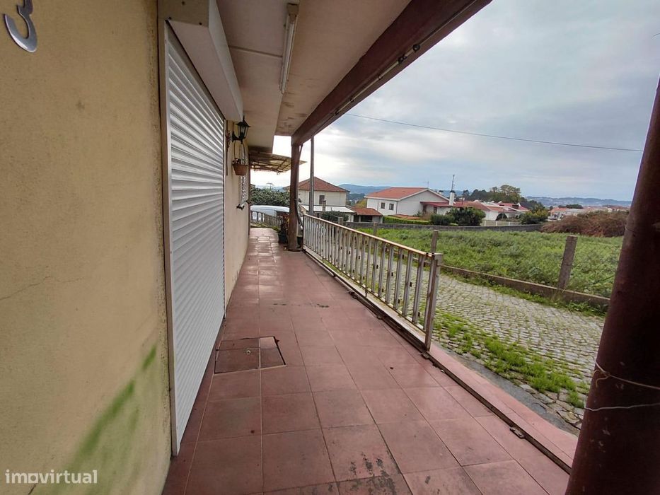 Moradia 3 Frentes para Restaurar na Lixa