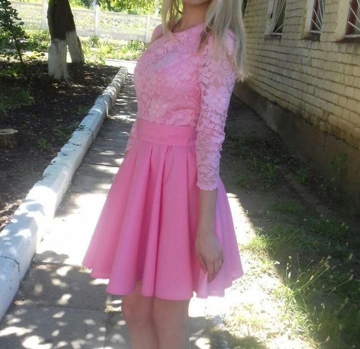 Рожева святкова сукня