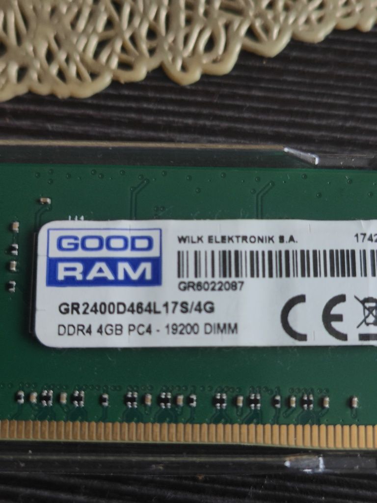 pamięć RAM DDR 4 , 4GB ,2400mhz, cl 17
