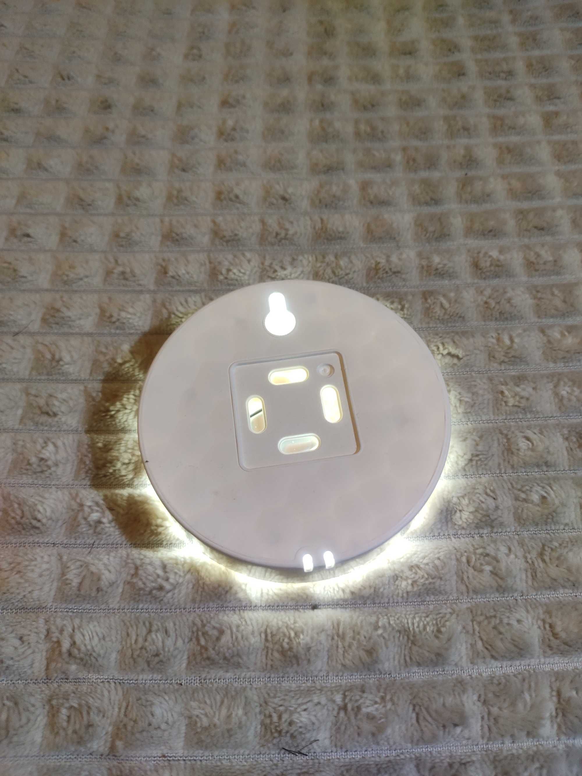 Перезаряжаемый LED светильник с датчиком движения