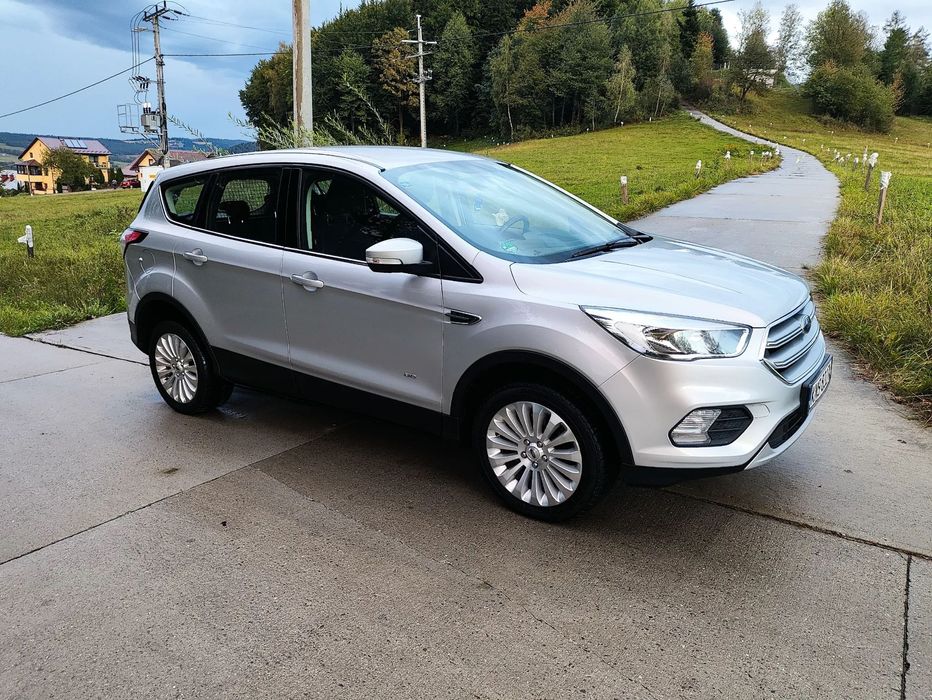 Ford Kuga 4X4 hak podgrzewane siedzenia niski przebieg z Niemiec