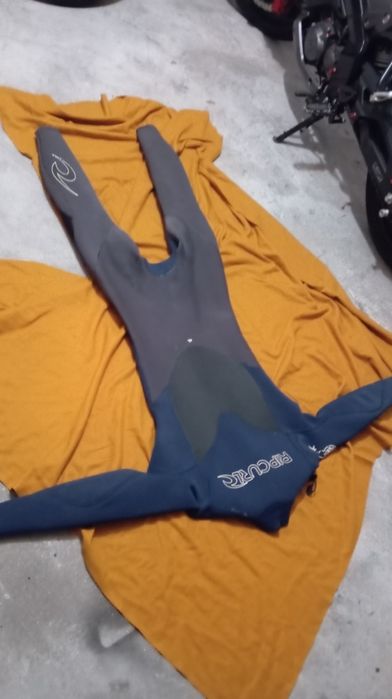 Fato mergulho rip curl usado MS 4.3