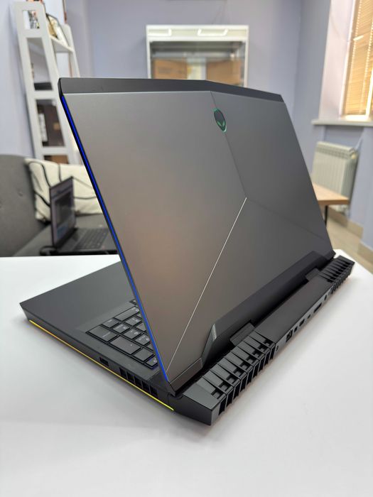 Dell Alienware 17 R4 17.3" 2K 120Hz GTX 1070 8Gb i7 32Gb 512Gb 1Tb