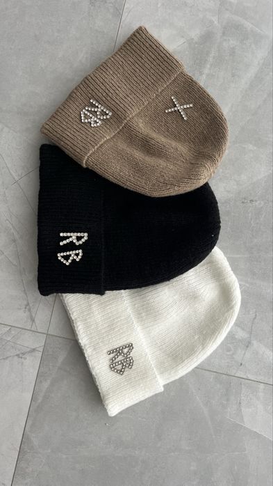 Шапка жіноча,ціну на кожну шапку уточнюйте