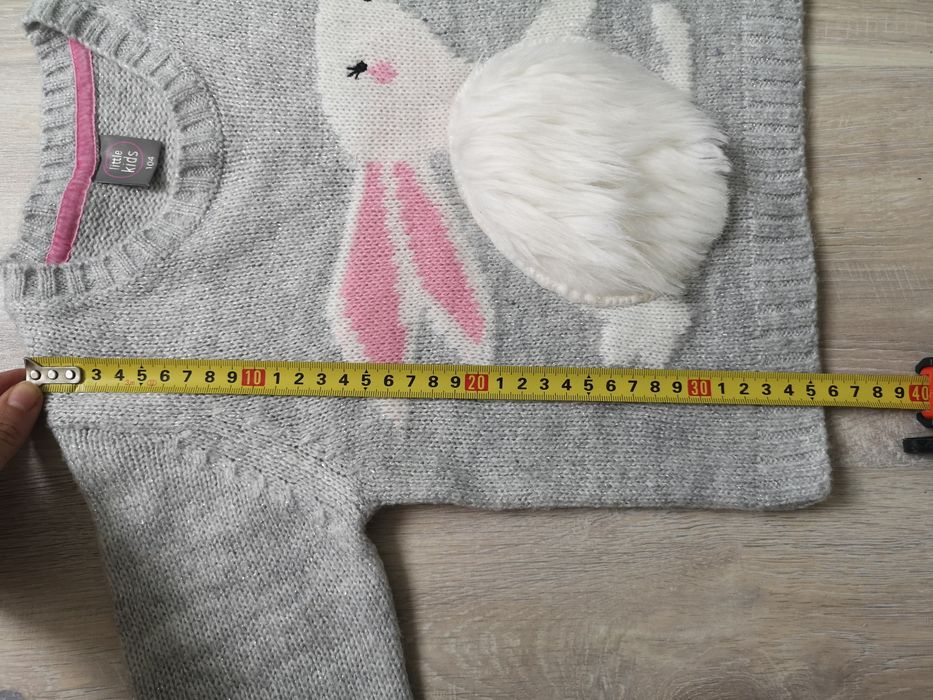 Sweter dziewczęcy rozm. 104