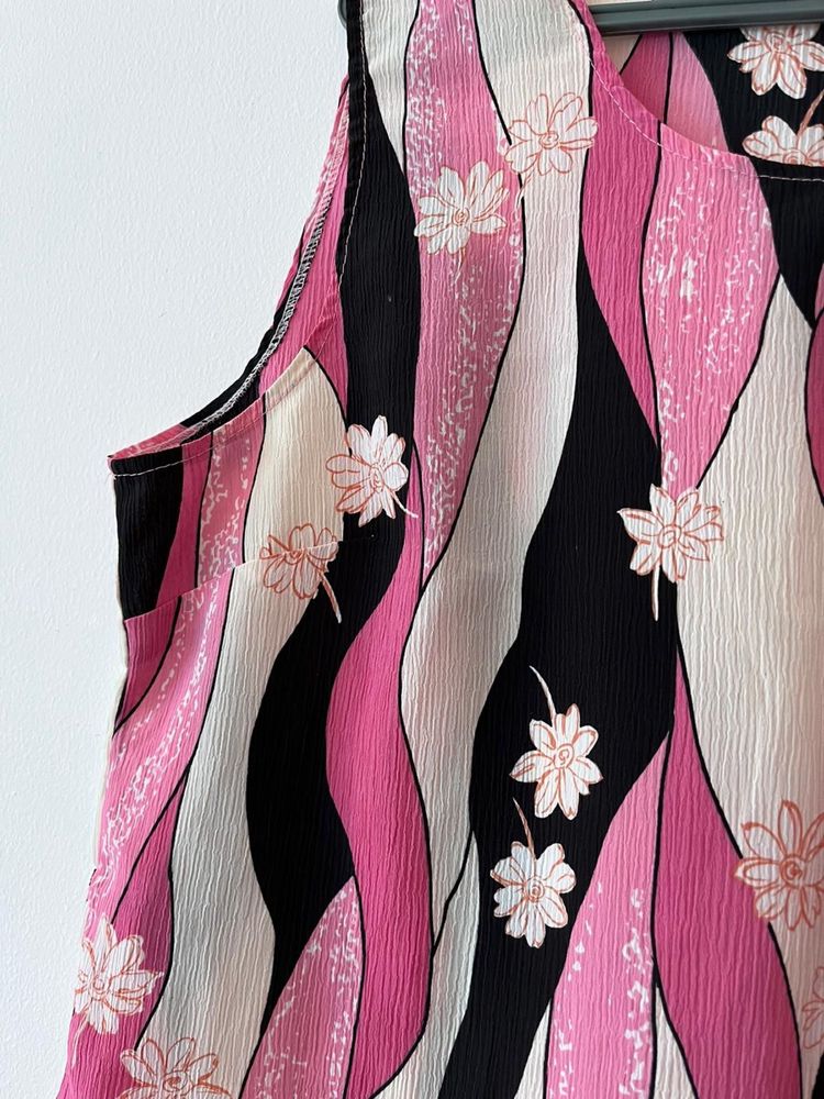 Vestido floral senhora tam XLcom costas ajustaveis como novo