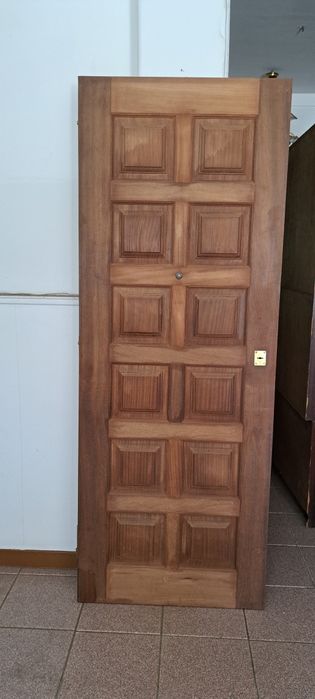 Vendo porta de madeira
