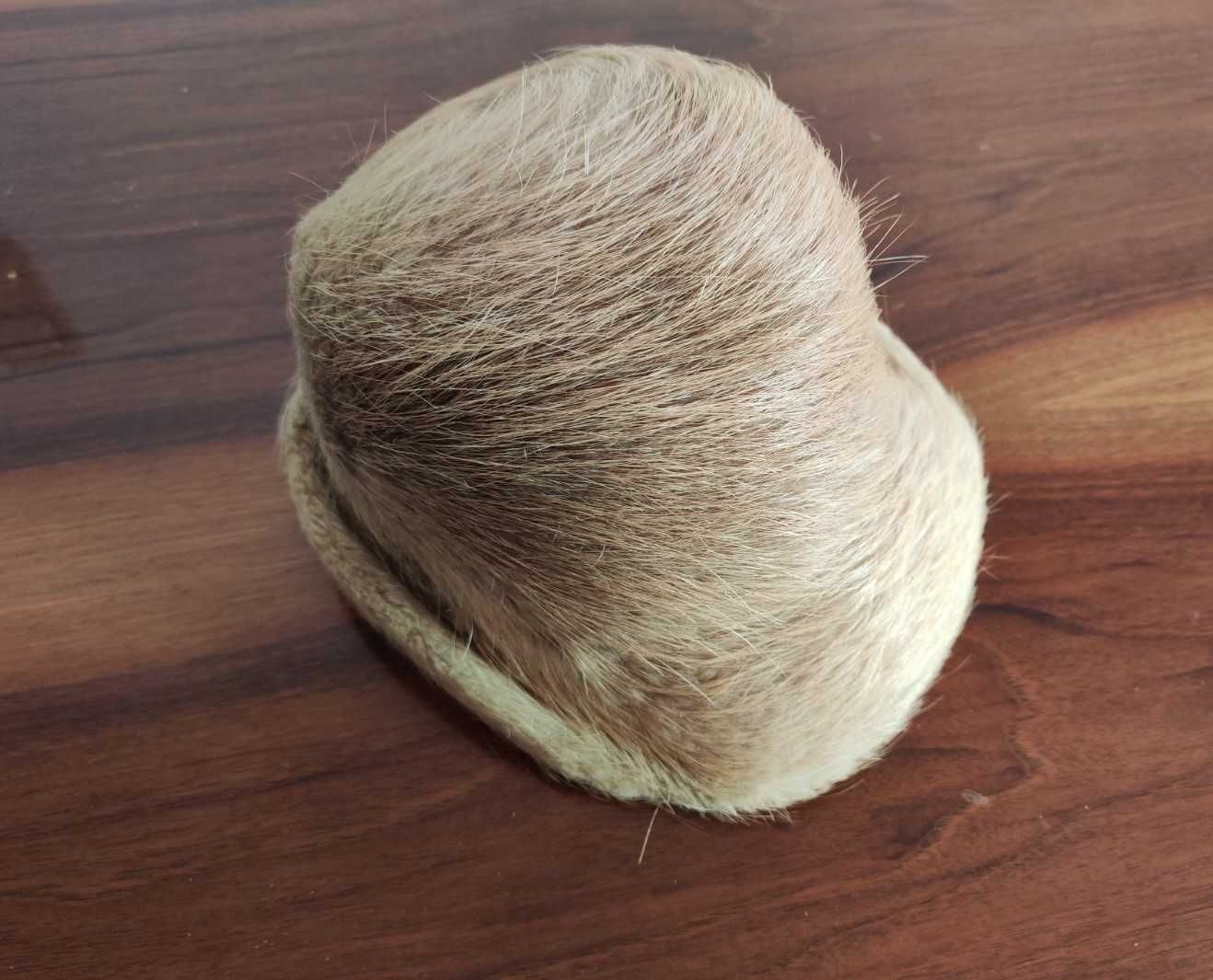 Stare futro naturalne wraz z kapeluszem do kompletu