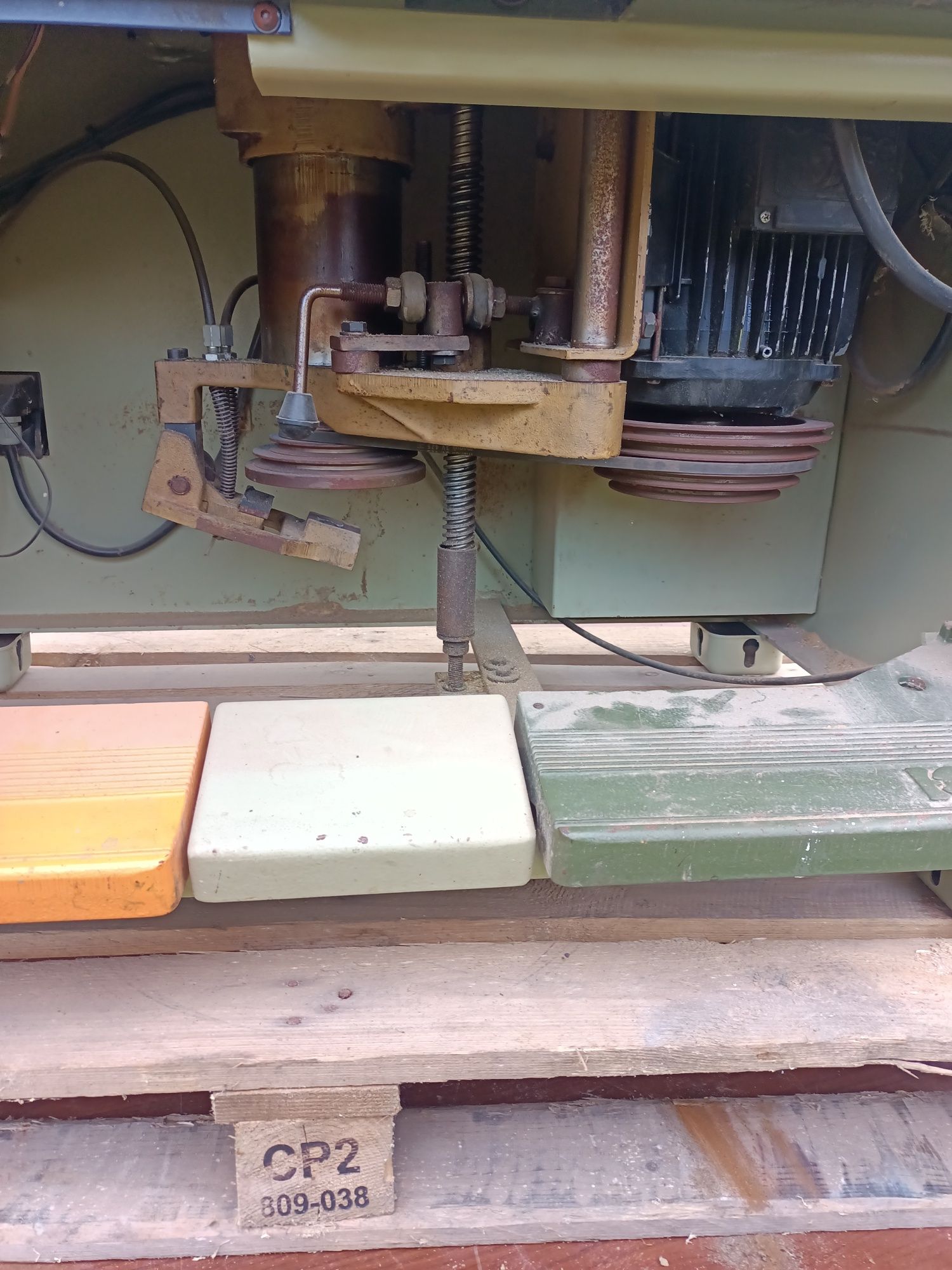 Frezarka dolnowrzecionowa SCM T130 z posuwem