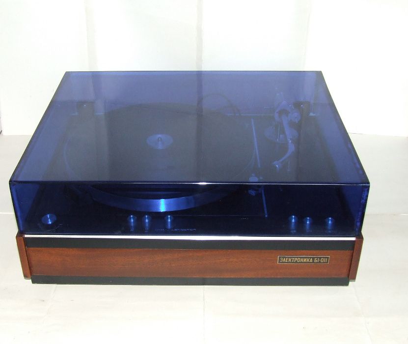 Проигрыватель пластинок  "Электроника Б1-011"
