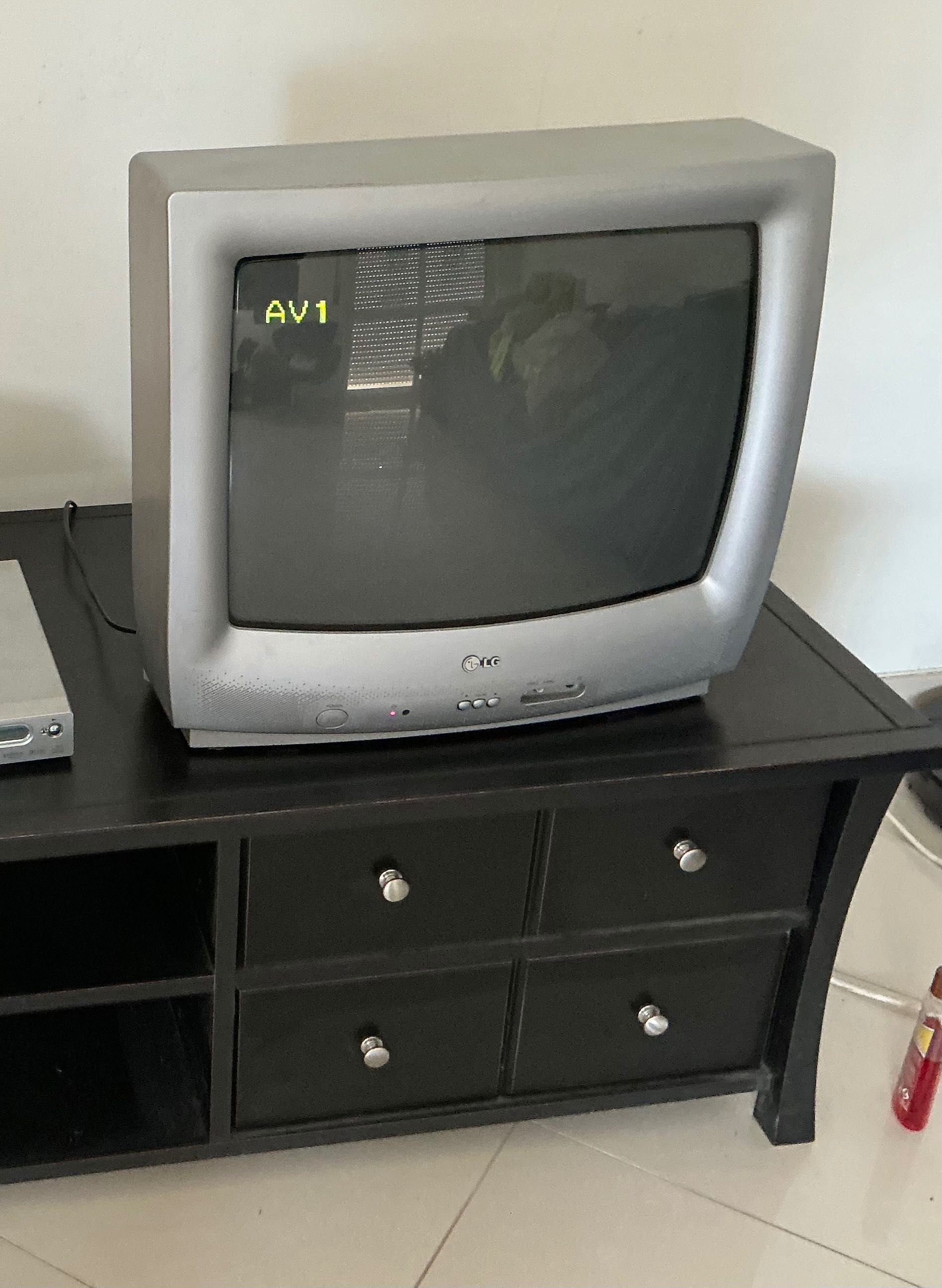Excelente estado! TV LG CRT 20” (CB-20F84SX) com entrada SCART
