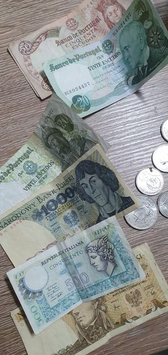 Notas e moedas coleção