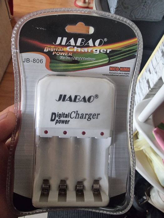 Универсальное зарядное устройство для батареек AAA AA Jiabao JB-806