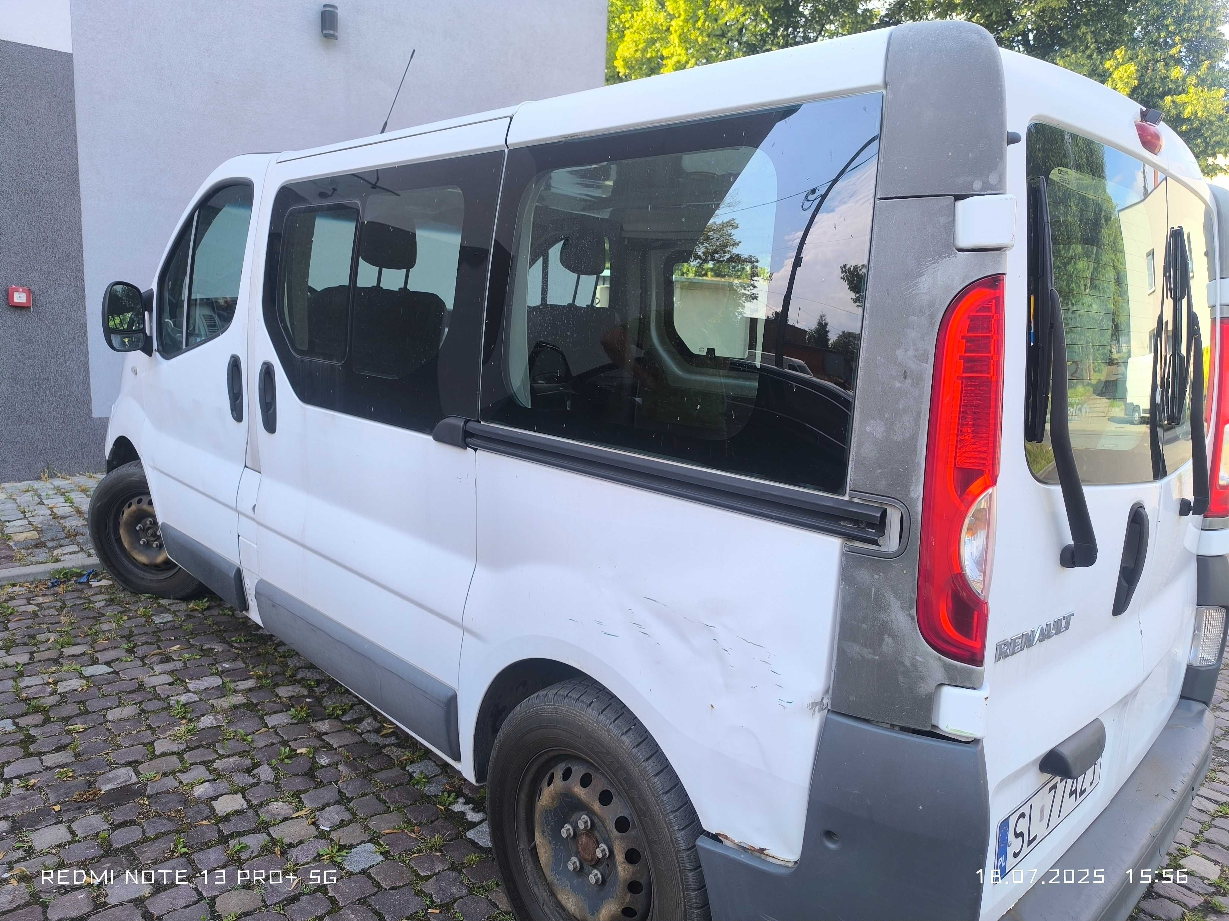 Renault Trafic l1h1 brygadówka 6  osób  klima