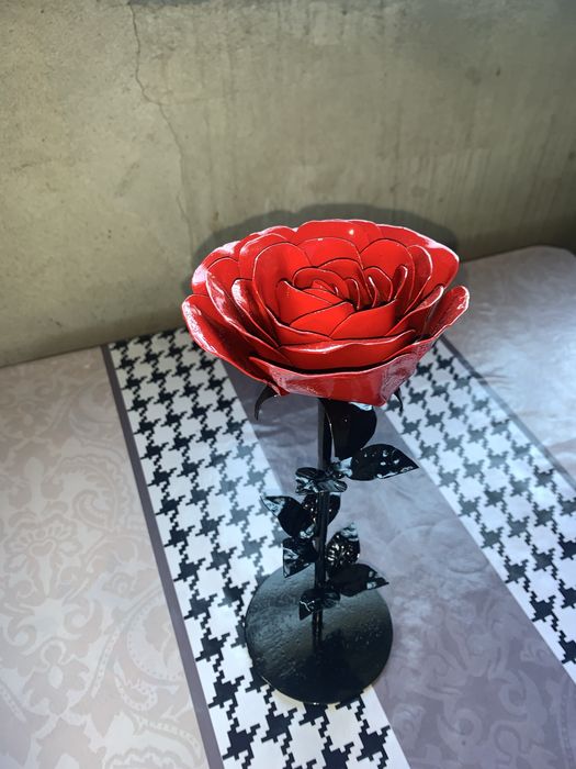 Унікальна. Кована роза Чудовий подарунок дівчині