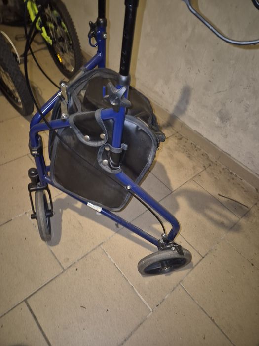 Chodzik rehabilitacyjny, trójkołowy
